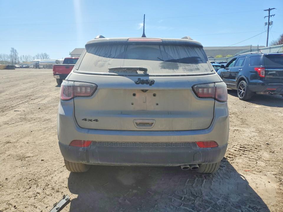 3C4NJDBB2JT325259 2018 JEEP COMPASS photo no. 6