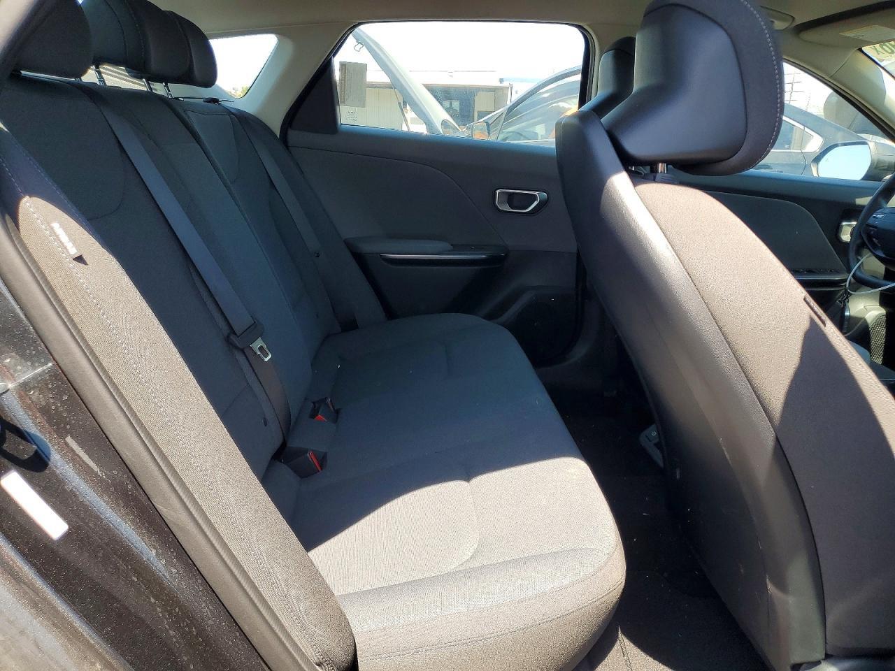 2025 KIA K4 LXS — Фото 10 из 13