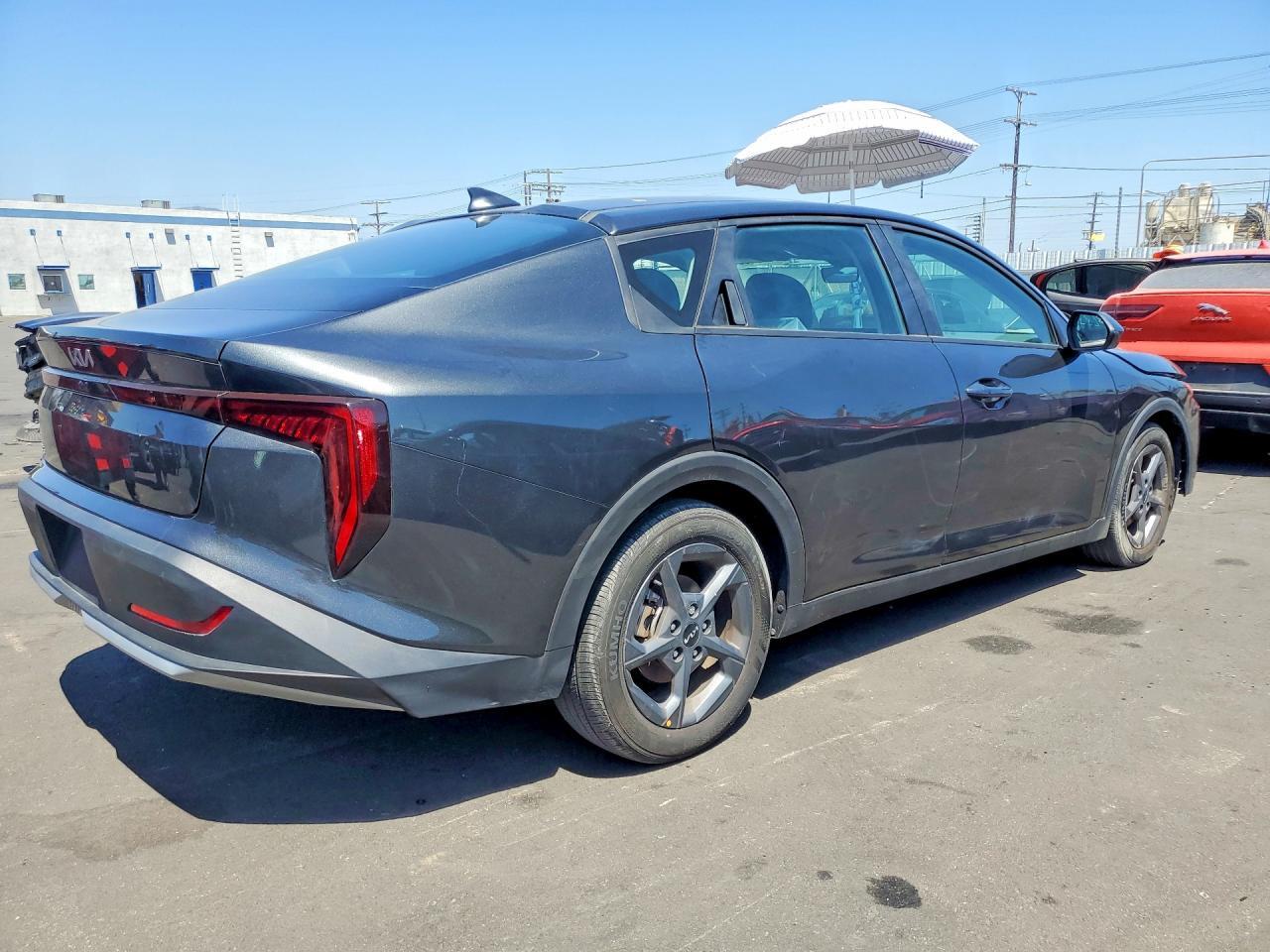 2025 KIA K4 LXS — Фото 3 из 13