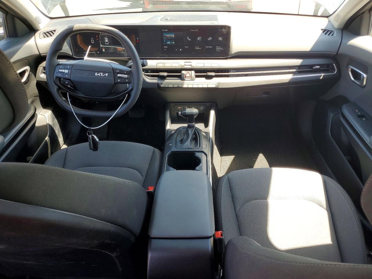 2025 KIA K4 LXS — Фото 8 из 13
