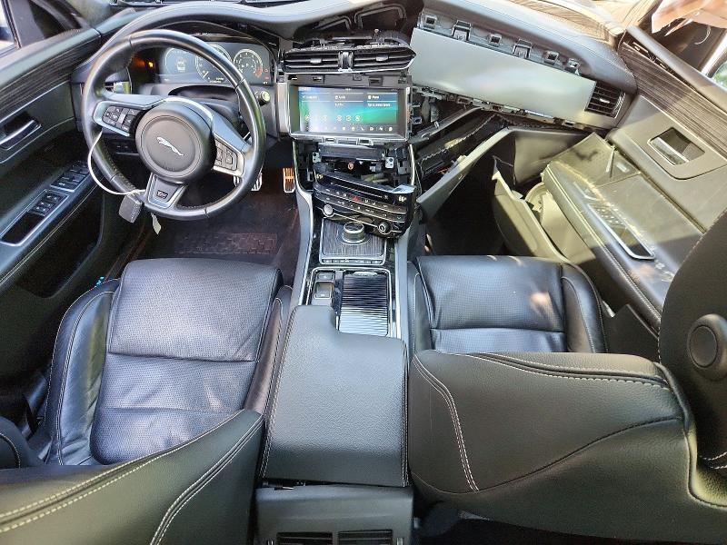 2020 JAGUAR XF S — Фото 8 из 12
