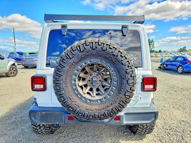 2020 JEEP WRANGLER UNLIMITED SAHARA — Фото 6 из 13