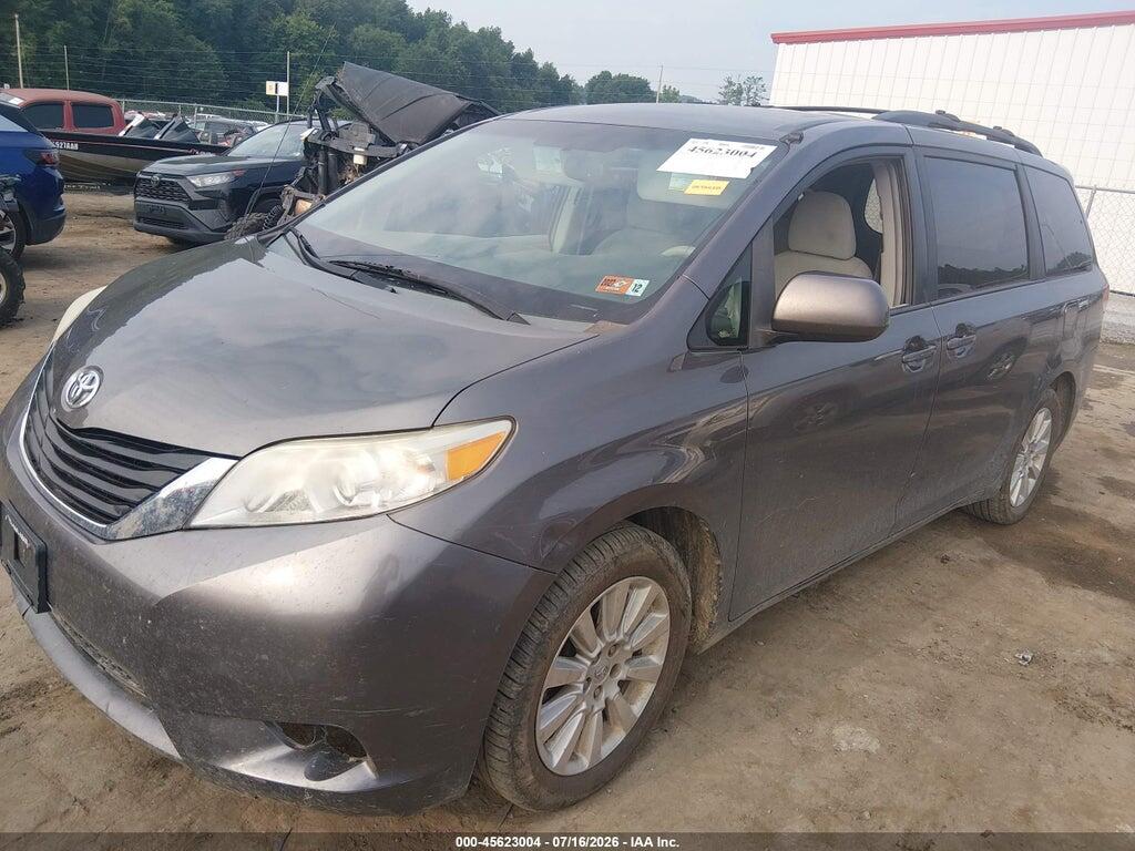 5TDJK3DC8ES078549 2014 TOYOTA SIENNA photo no. 2