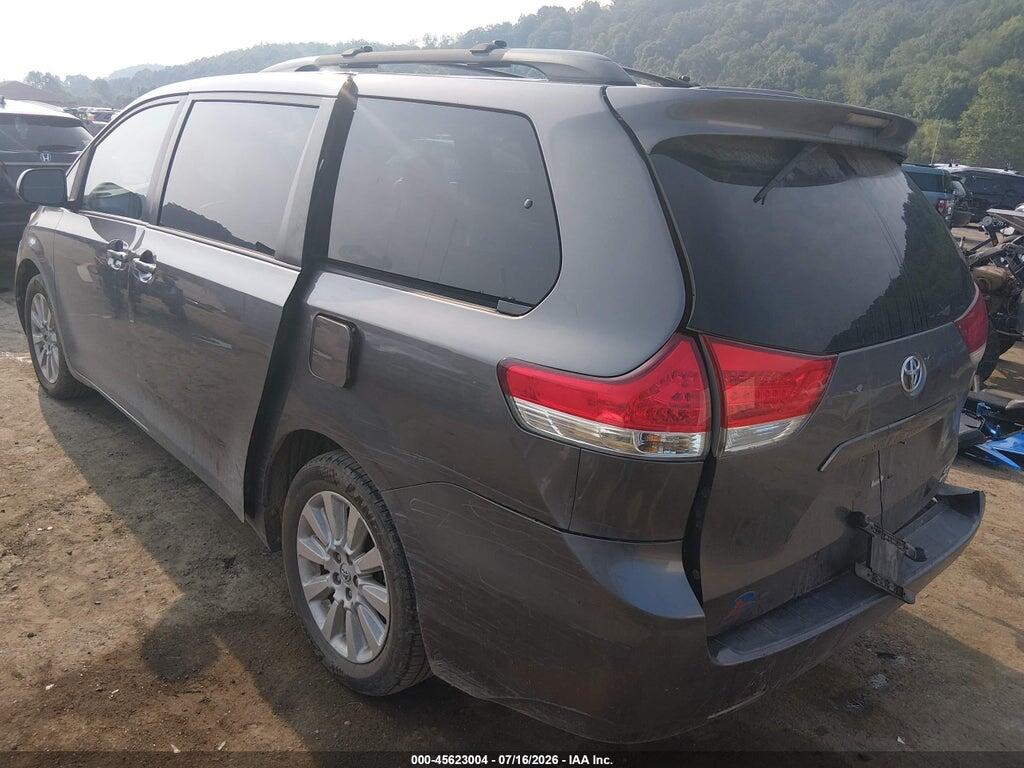 5TDJK3DC8ES078549 2014 TOYOTA SIENNA photo no. 3