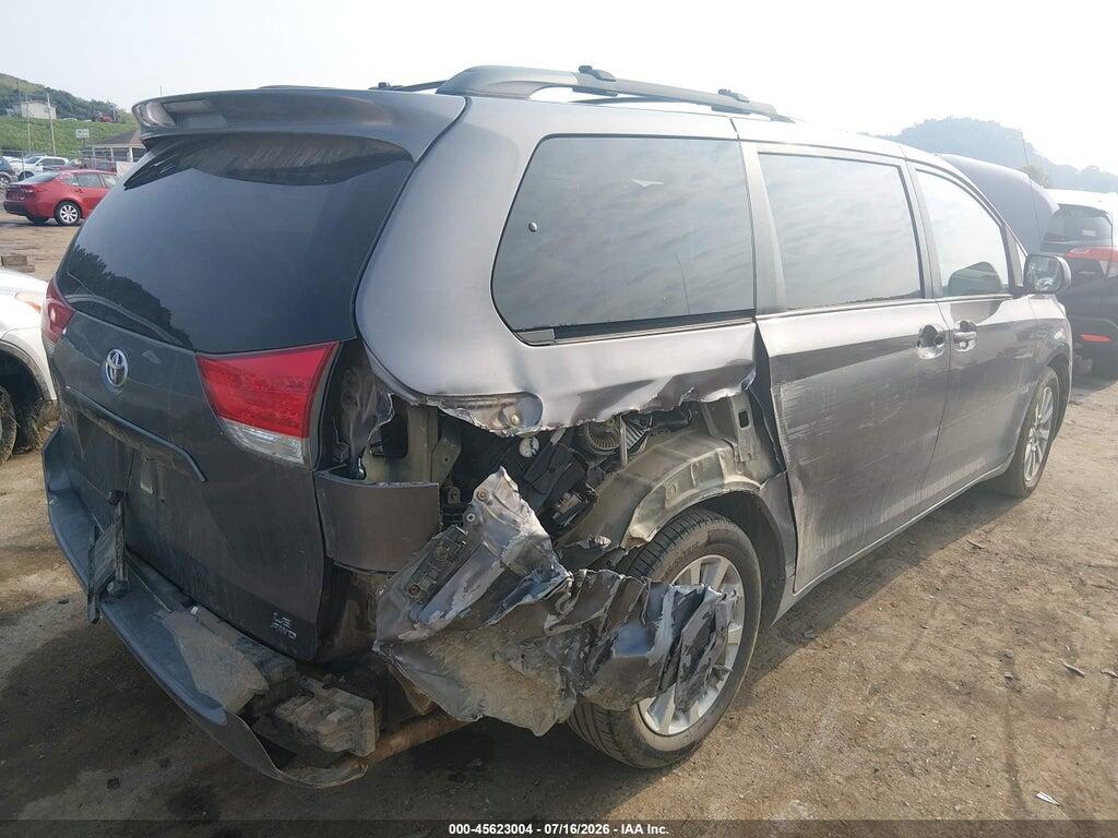 5TDJK3DC8ES078549 2014 TOYOTA SIENNA photo no. 4