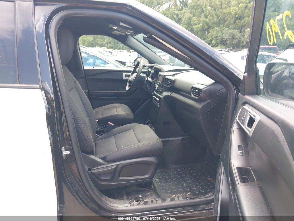 1FM5K8AB2PGA04417 2023 FORD POLICE INTERCEPTOR UTILITY photo no. 5
