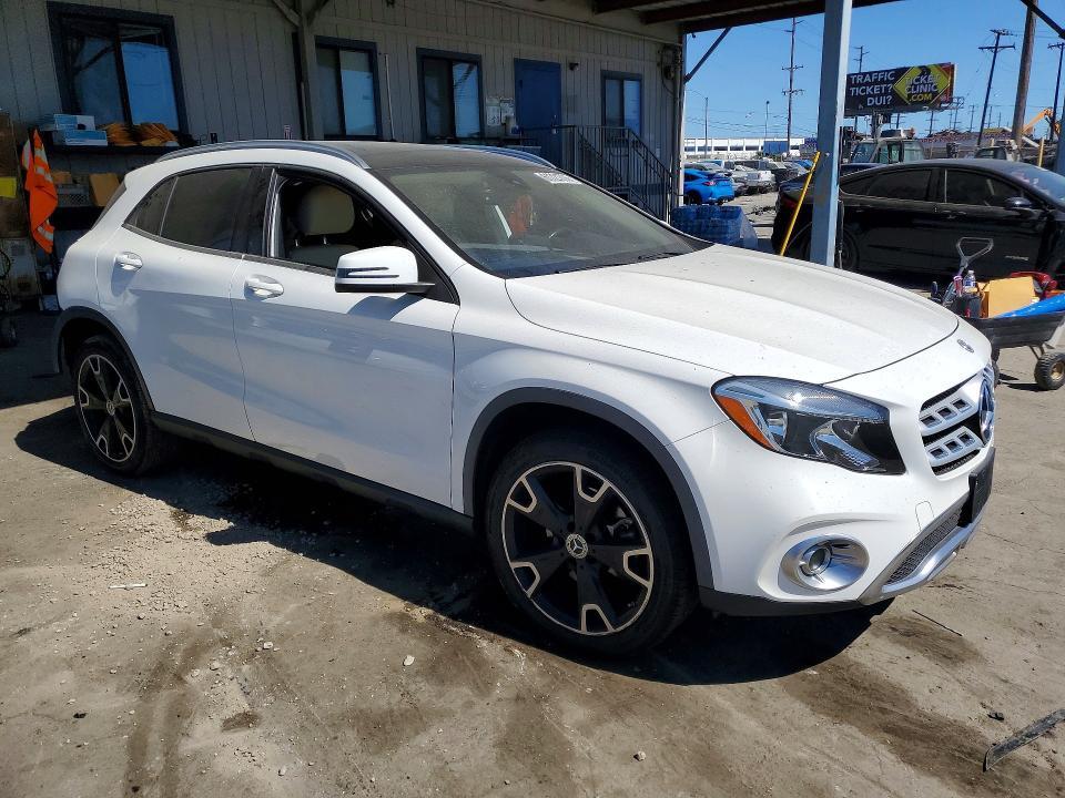 2020 MERCEDES-BENZ GLA 250 — Фото 4 из 14