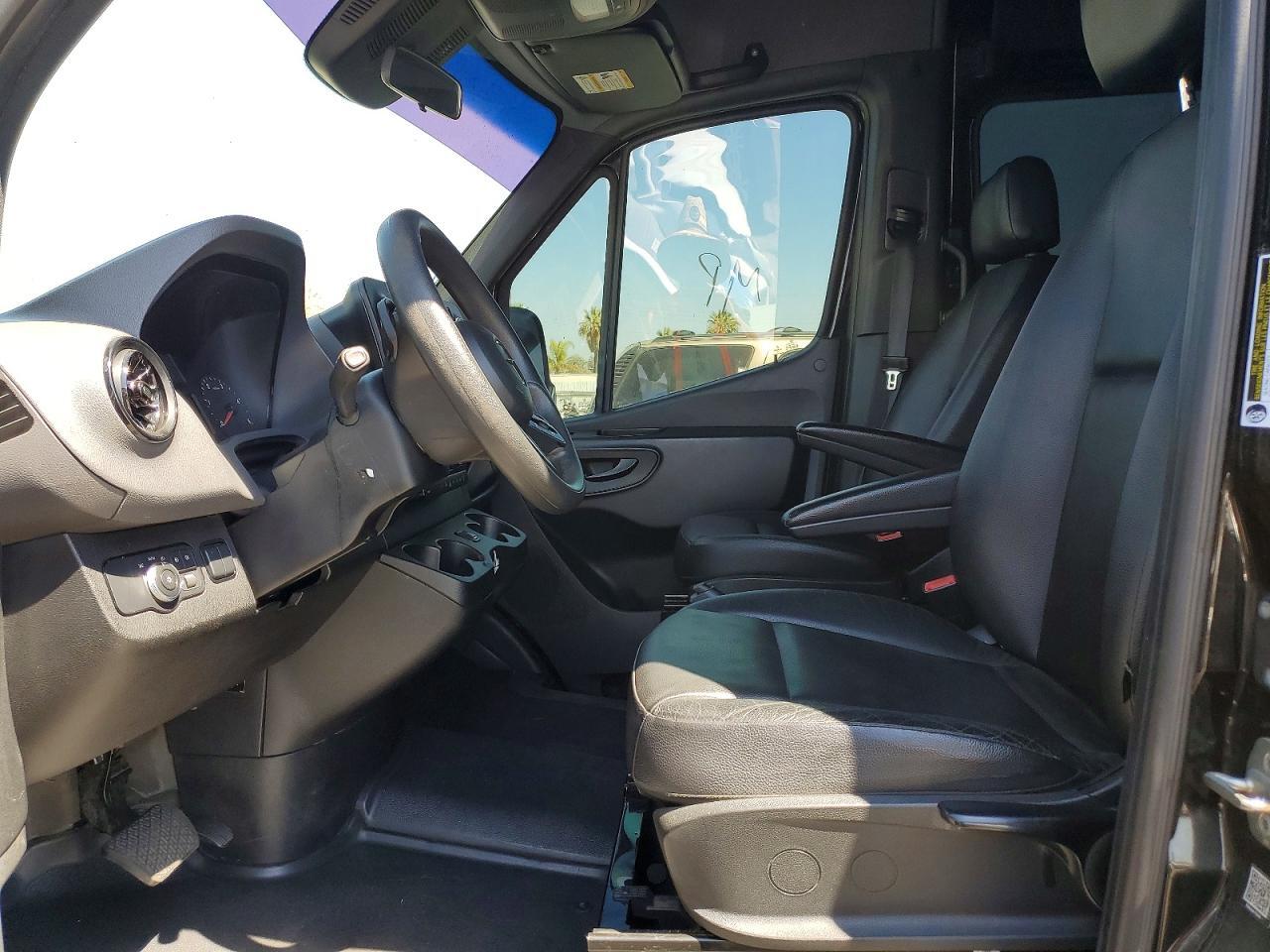 2020 MERCEDES-BENZ SPRINTER 2500 — Фото 7 из 13