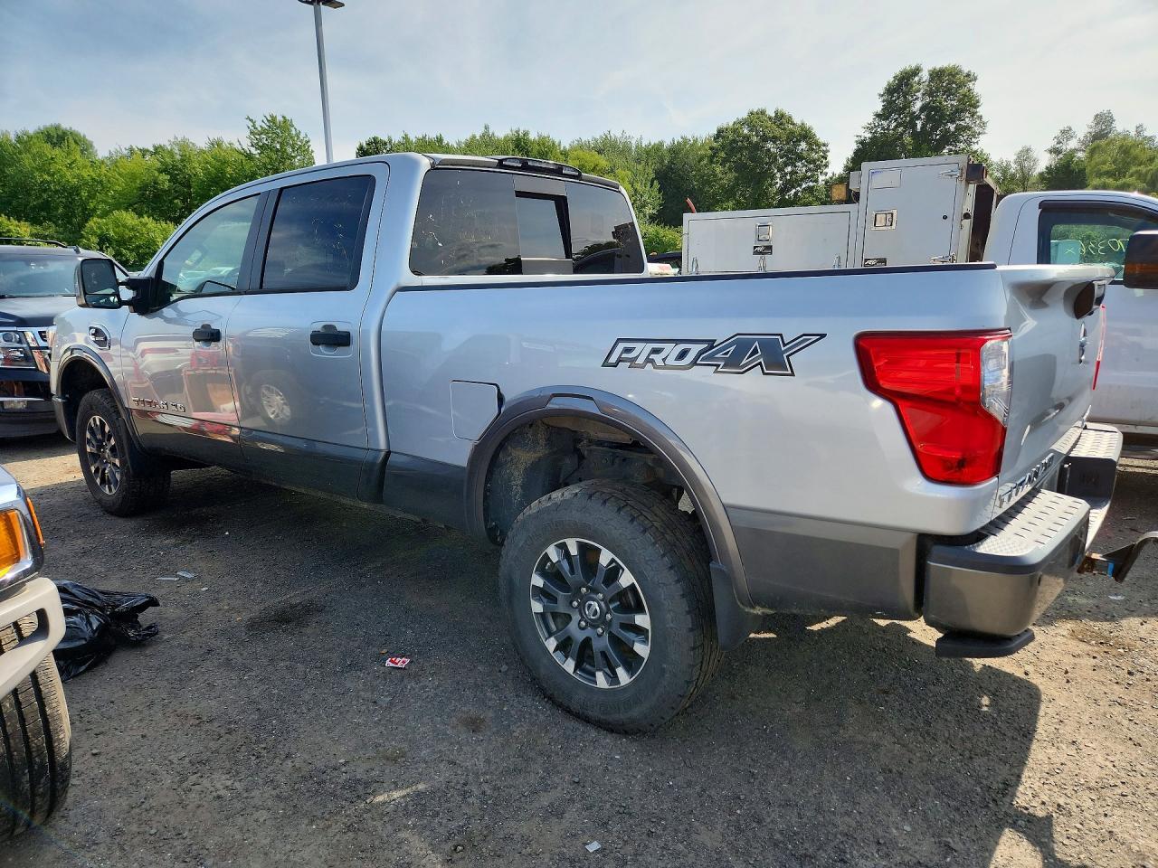 1N6BA1F47KN533424 2019 NISSAN TITAN XD photo no. 2