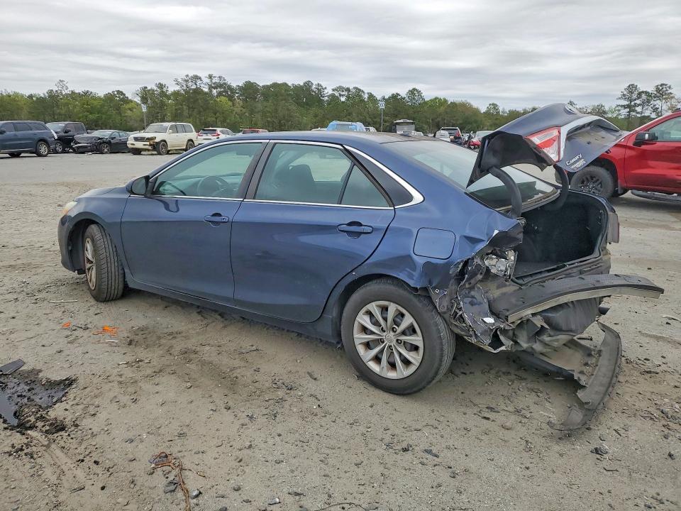 2015 TOYOTA CAMRY LE — Фото 2 из 12