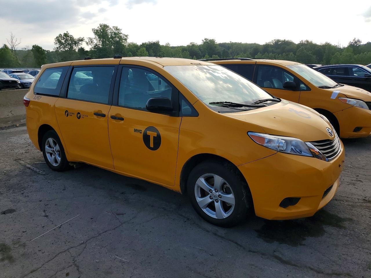 2016 TOYOTA SIENNA L 7-PASSENGER — Фото 4 из 13