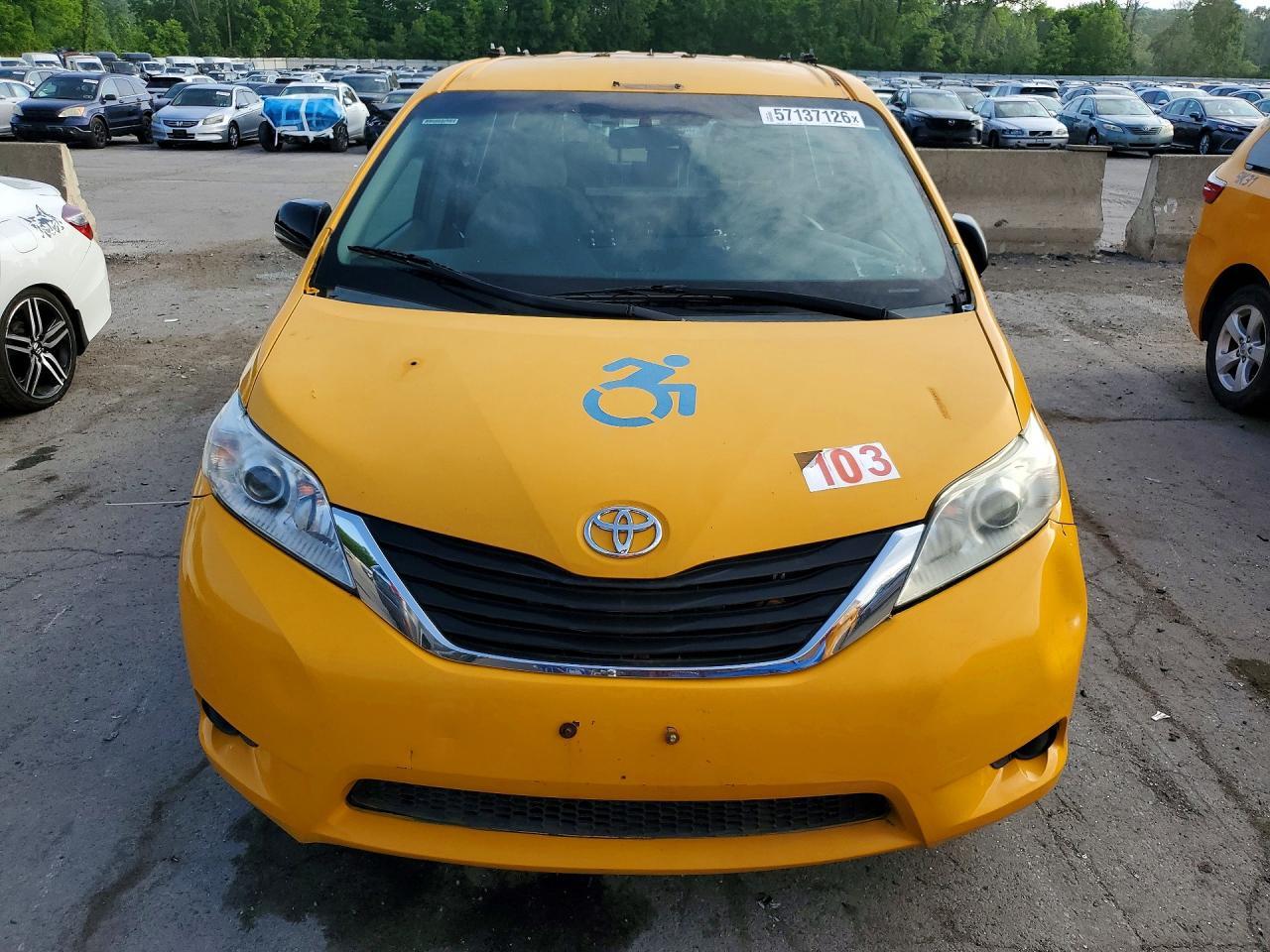 2016 TOYOTA SIENNA L 7-PASSENGER — Фото 5 из 13