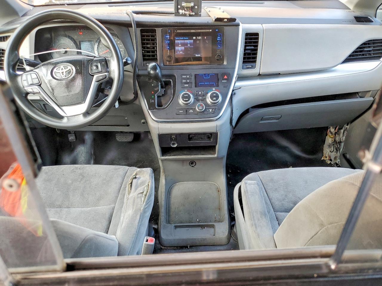 2016 TOYOTA SIENNA L 7-PASSENGER — Фото 8 из 13