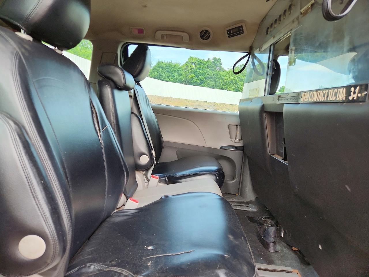 2017 TOYOTA SIENNA — Фото 11 из 13