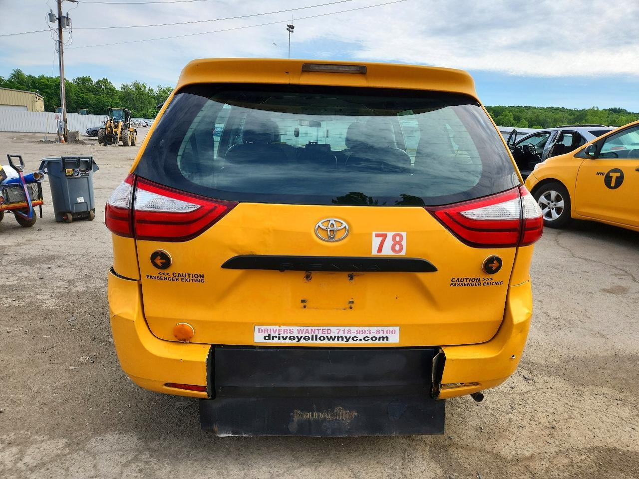 2017 TOYOTA SIENNA — Фото 6 из 13