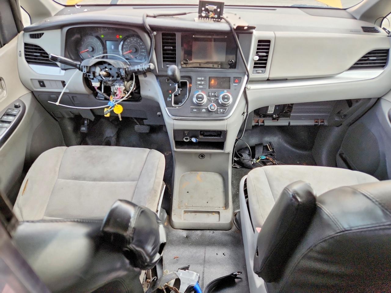 2017 TOYOTA SIENNA — Фото 8 из 13