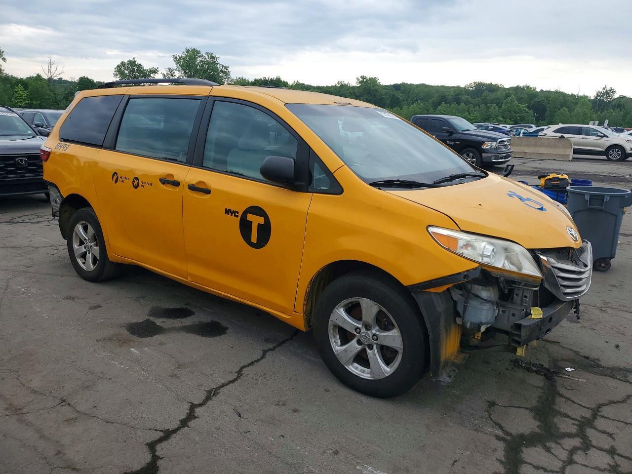 2016 TOYOTA SIENNA LE — Фото 4 из 14