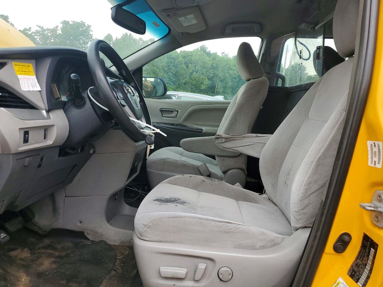 2016 TOYOTA SIENNA LE — Фото 7 из 14