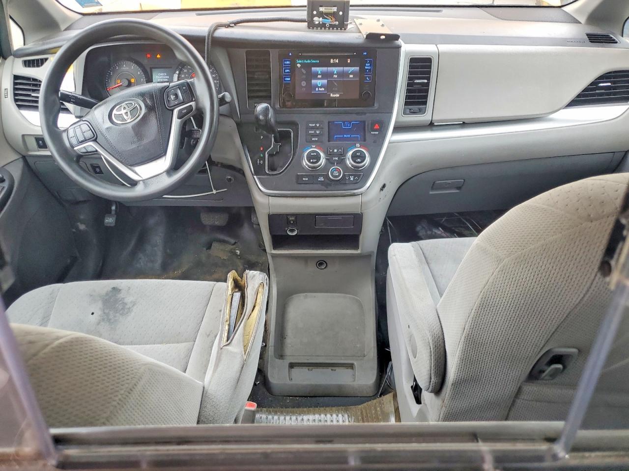 2016 TOYOTA SIENNA LE — Фото 8 из 14
