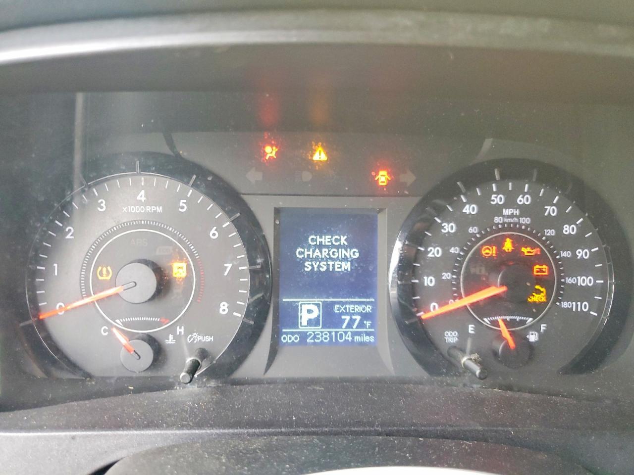 2016 TOYOTA SIENNA LE — Фото 9 из 14