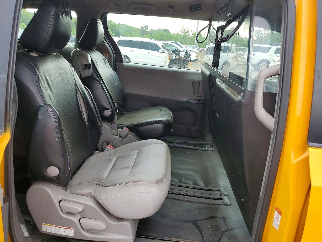 2017 TOYOTA SIENNA L 7-PASSENGER — Фото 11 из 14