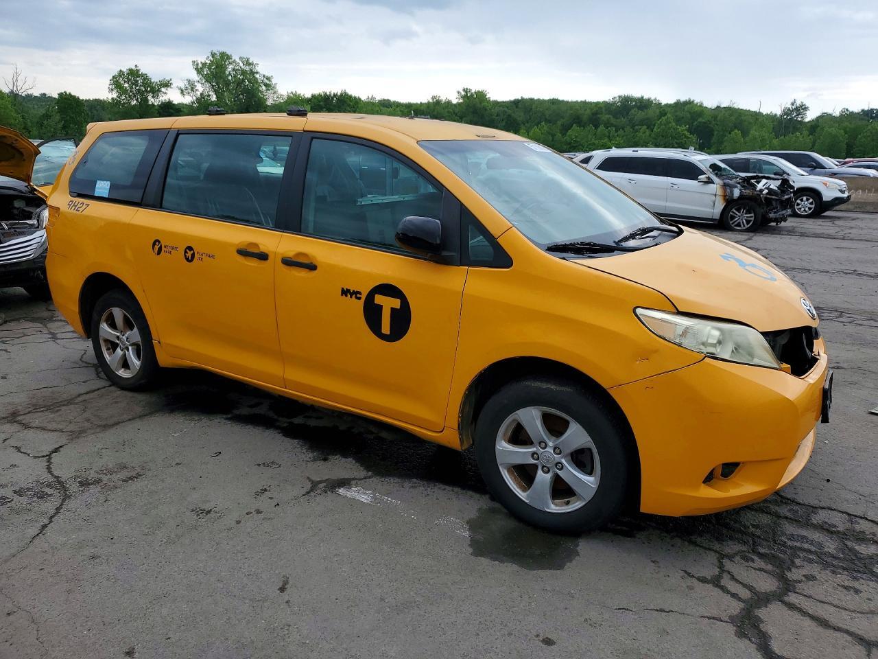 2017 TOYOTA SIENNA L 7-PASSENGER — Фото 4 из 14