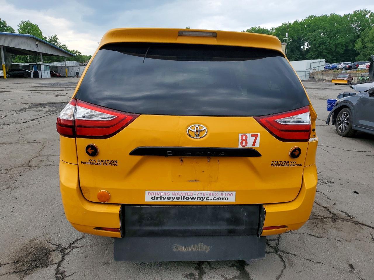 2017 TOYOTA SIENNA L 7-PASSENGER — Фото 6 из 14