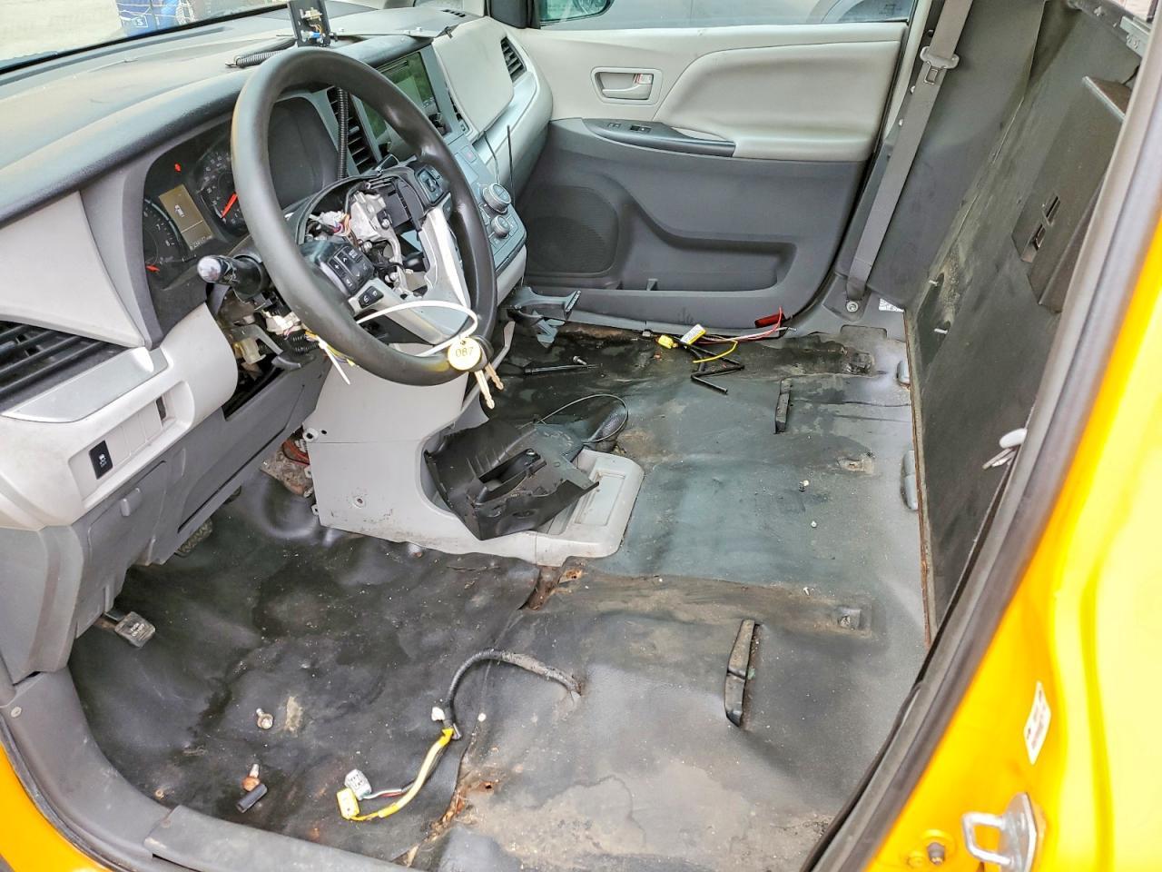 2017 TOYOTA SIENNA L 7-PASSENGER — Фото 7 из 14