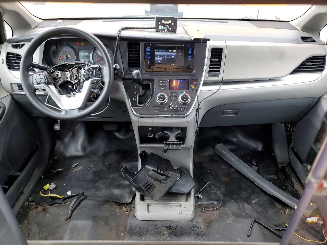 2017 TOYOTA SIENNA L 7-PASSENGER — Фото 8 из 14