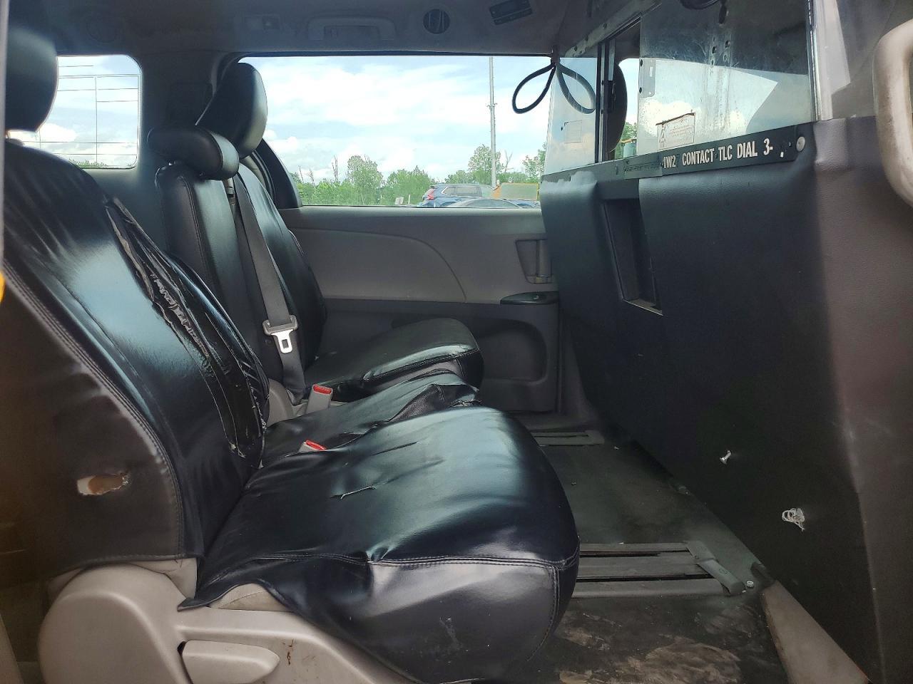 2017 TOYOTA SIENNA L 7-PASSENGER — Фото 11 из 13