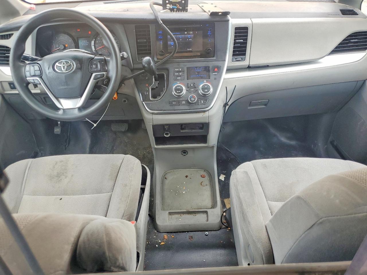 2017 TOYOTA SIENNA L 7-PASSENGER — Фото 8 из 13