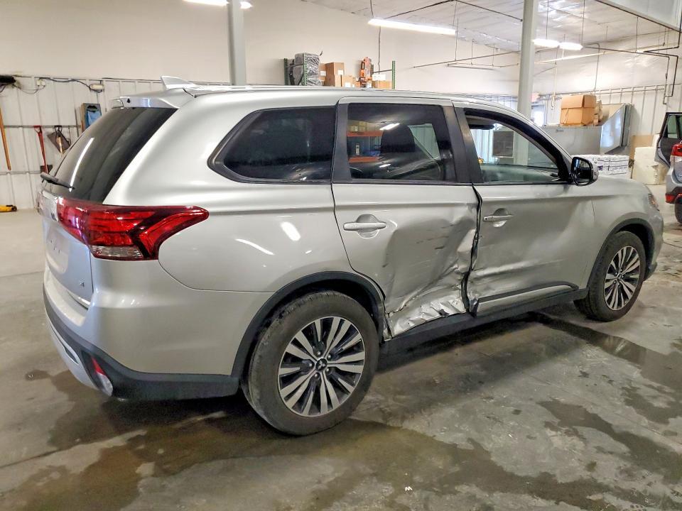 2020 MITSUBISHI OUTLANDER SE — Фото 3 из 13