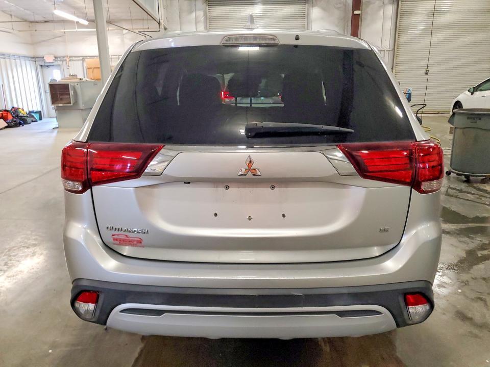 2020 MITSUBISHI OUTLANDER SE — Фото 6 из 13