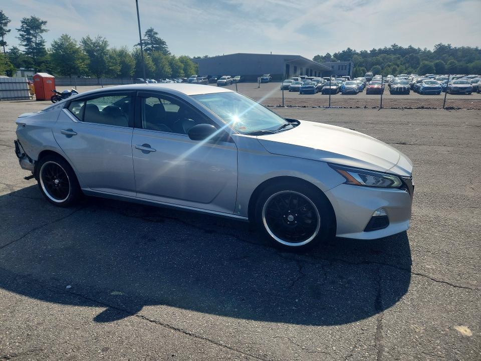 2020 NISSAN ALTIMA SR — Фото 4 из 12