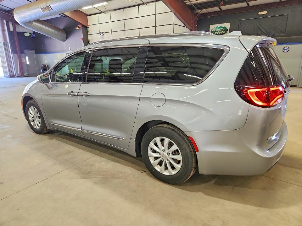 2019 CHRYSLER PACIFICA TOURING L — Фото 2 из 13
