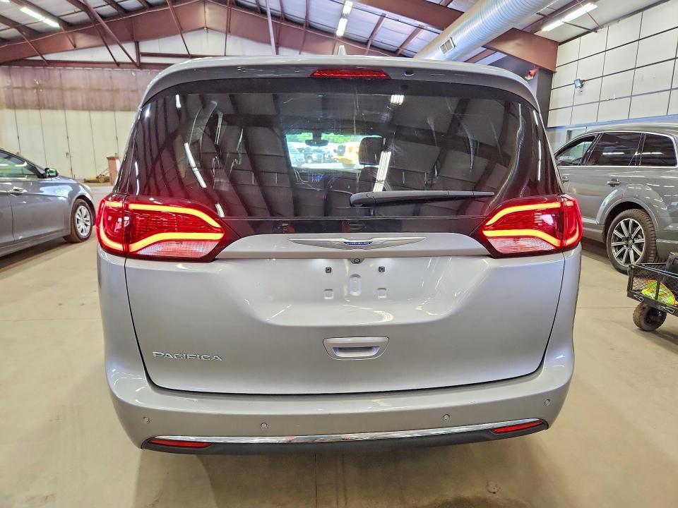 2019 CHRYSLER PACIFICA TOURING L — Фото 6 из 13