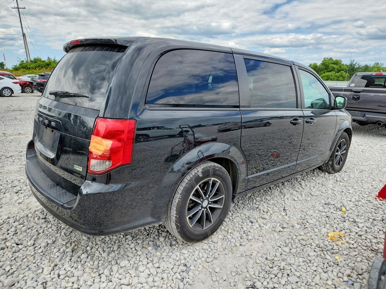 2018 DODGE GRAND CARAVAN SE — Фото 3 из 13