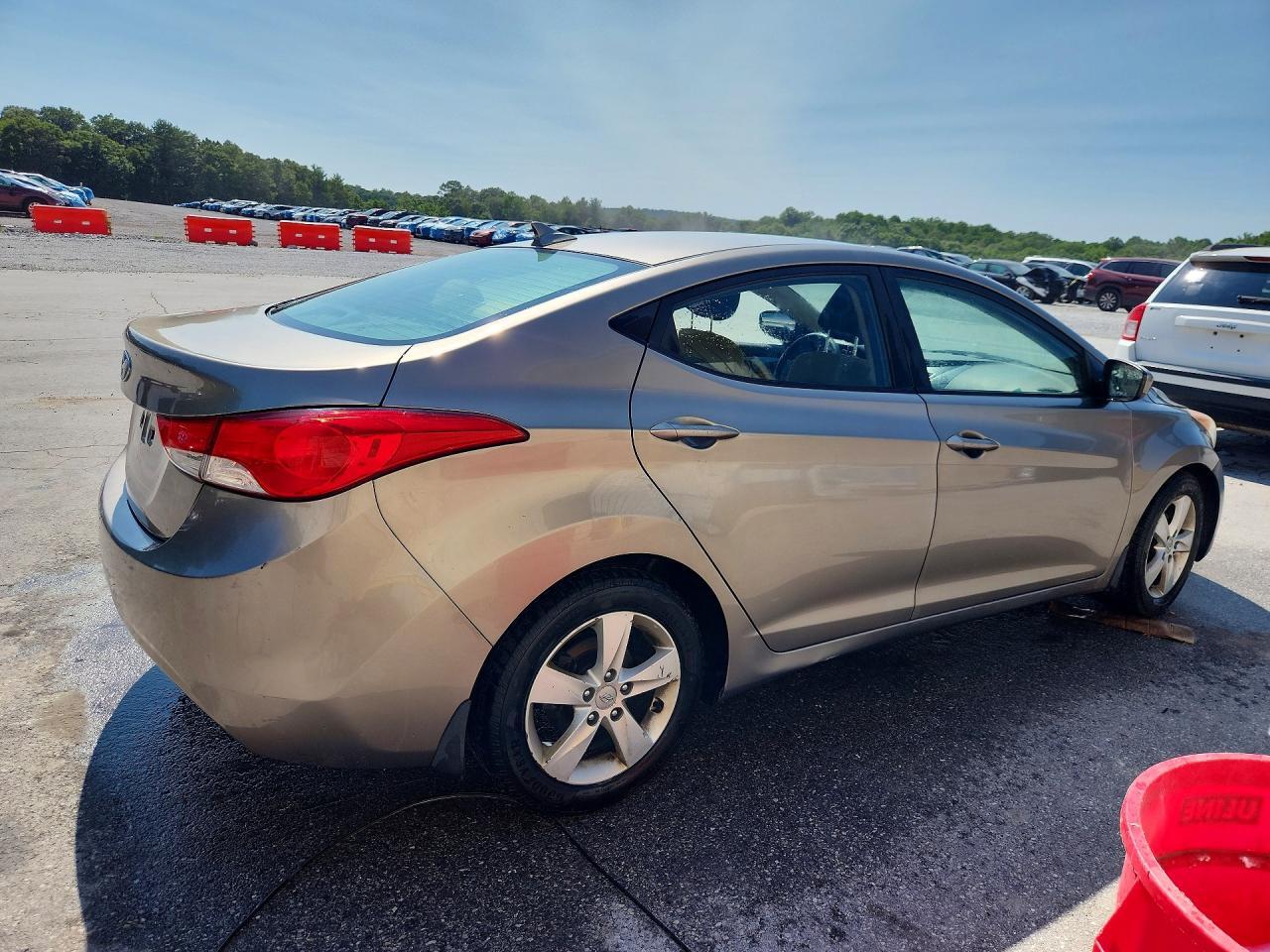 5NPDH4AE4DH339395 2013 HYUNDAI ELANTRA photo no. 3