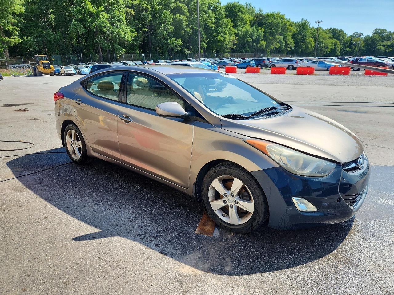 5NPDH4AE4DH339395 2013 HYUNDAI ELANTRA photo no. 4