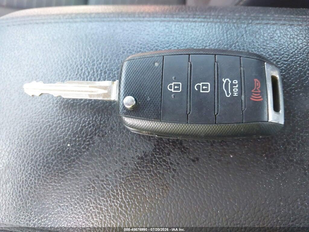 3KPFL4A73HE117076 2017 KIA FORTE photo no. 11