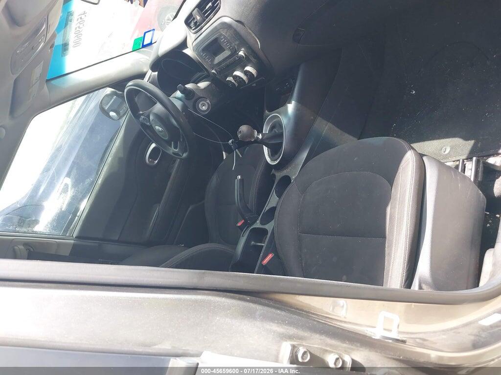 KNDJN2A23F7214403 2015 KIA SOUL photo no. 5