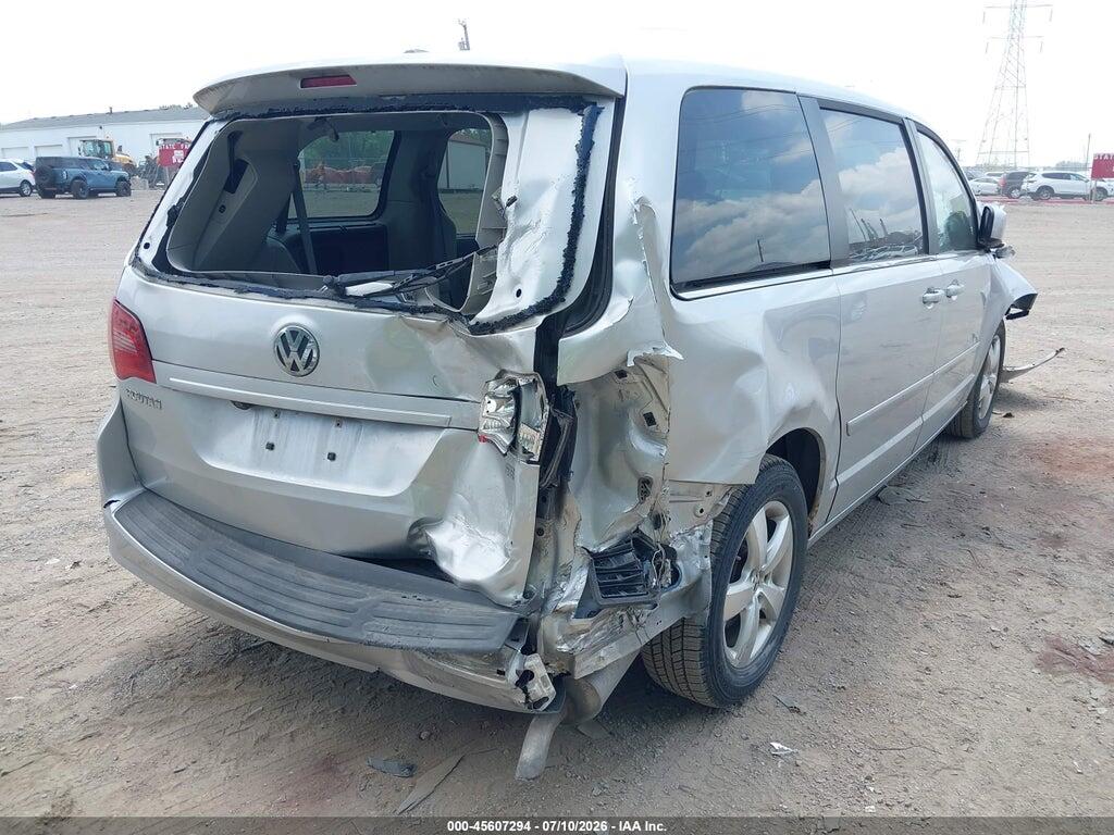 2V4RW3D12AR424111 2010 VOLKSWAGEN ROUTAN photo no. 4