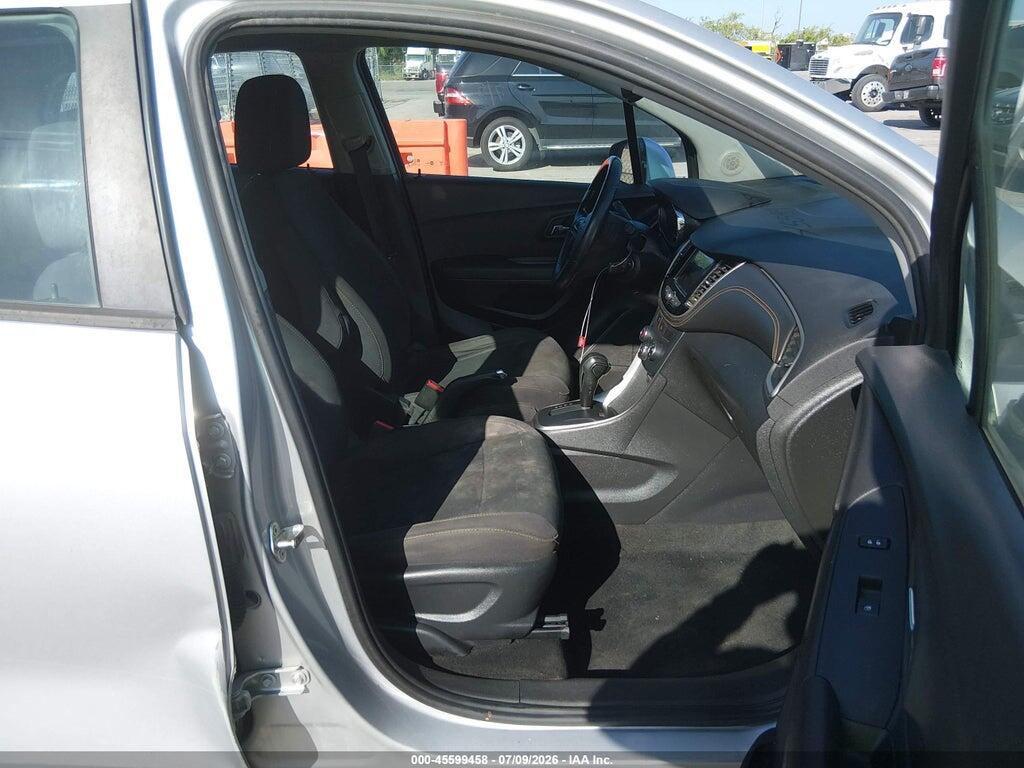 3GNCJKSB1JL217928 2018 CHEVROLET TRAX photo no. 5