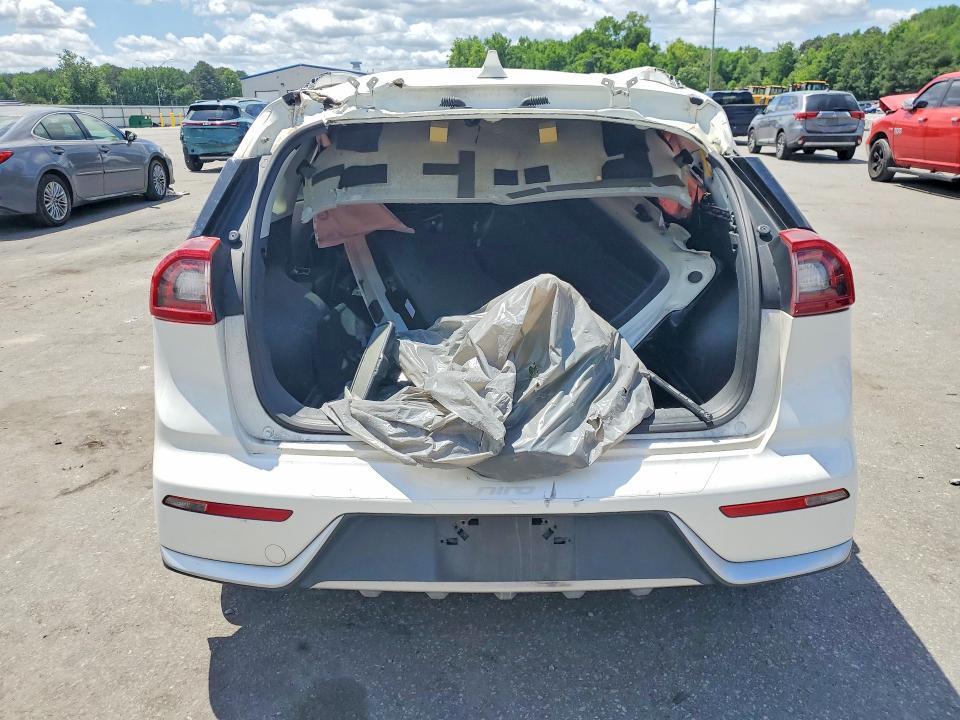 KNDCC3LC1J5110569 2018 KIA NIRO photo no. 6