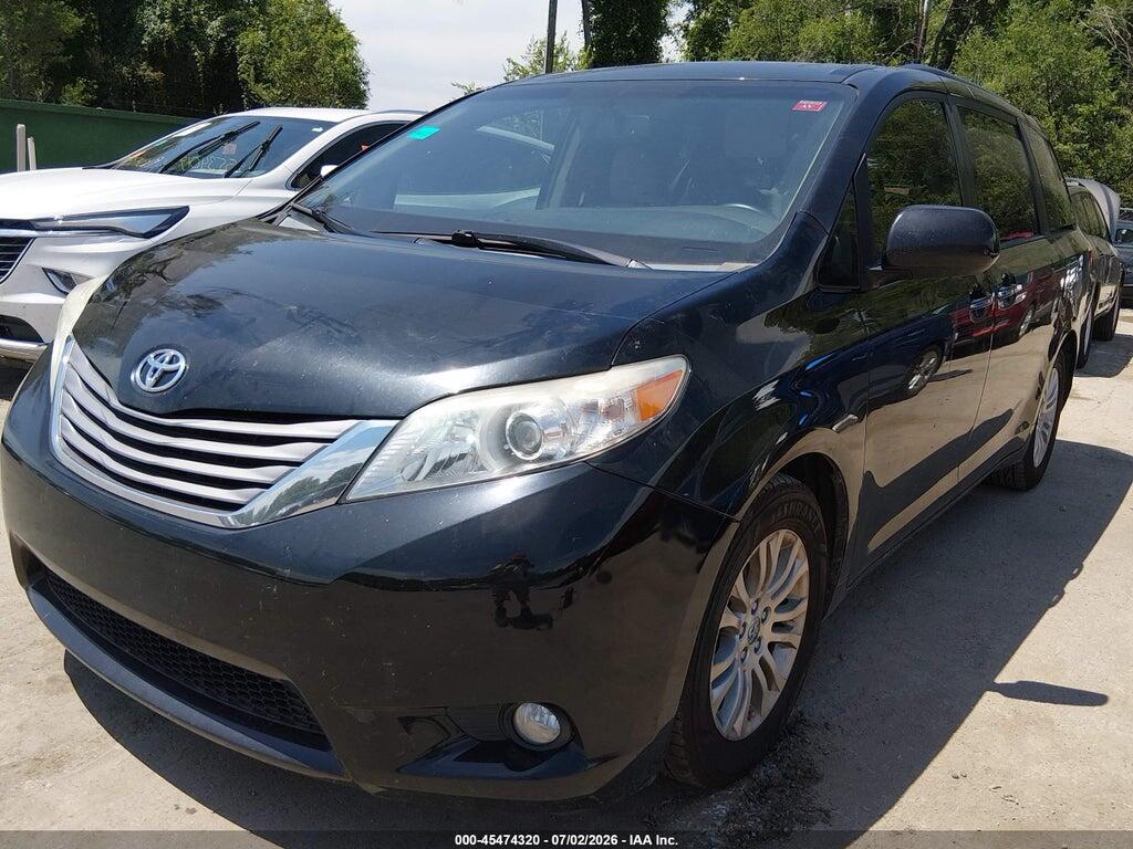 5TDYK3DC3FS538264 2015 TOYOTA SIENNA photo no. 2