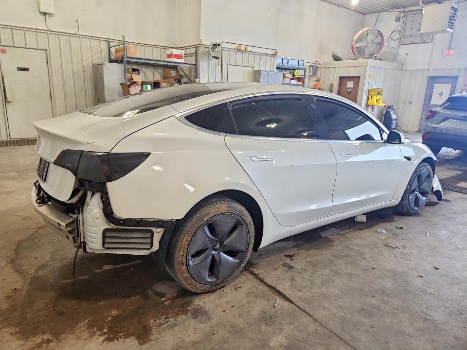 2020 TESLA MODEL 3 — Фото 3 из 12