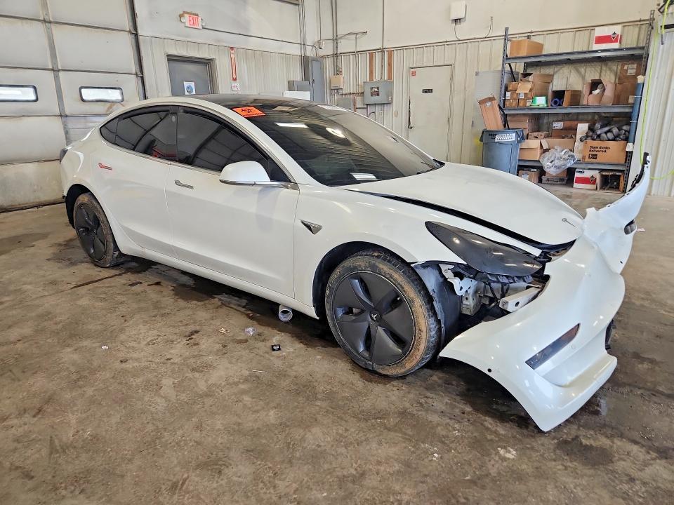 2020 TESLA MODEL 3 — Фото 4 из 12