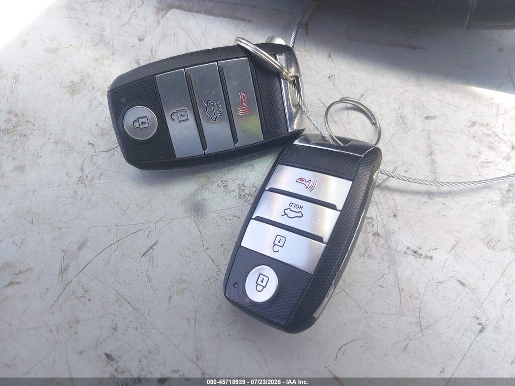 5XXGU4L30GG040426 2016 KIA OPTIMA photo no. 11