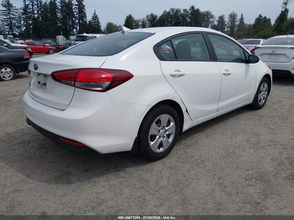 3KPFK4A71JE205472 2018 KIA FORTE photo no. 4