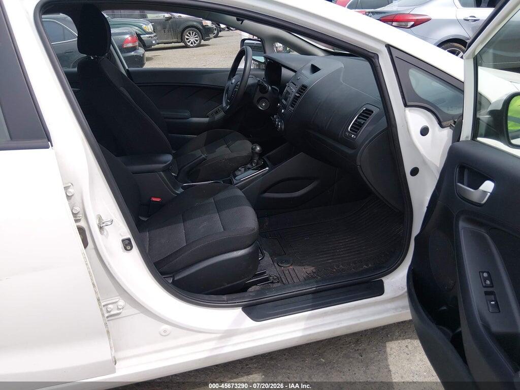 3KPFK4A71JE205472 2018 KIA FORTE photo no. 5